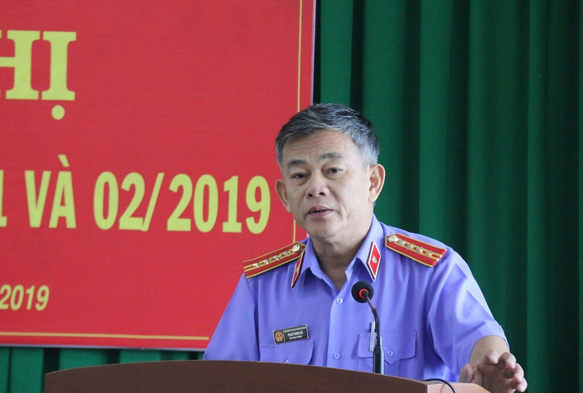 Nguyen giam doc benh vien duoc dinh chi dieu tra... vi co nhieu Bang khen?-Hinh-2