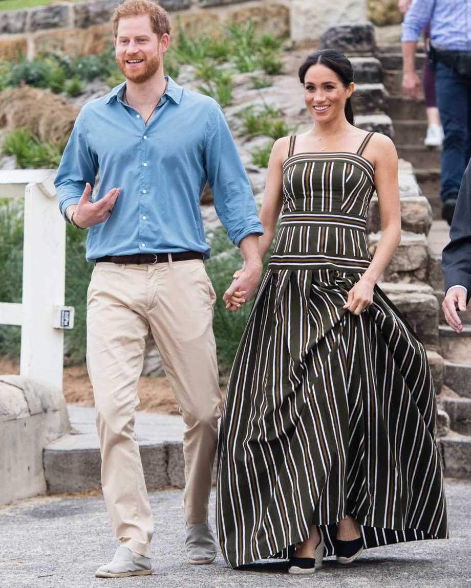 Dù mang bầu nhưng lúc nào Meghan cũng luôn rạng rỡ với váy vóc điệu đà và giày cao gót.