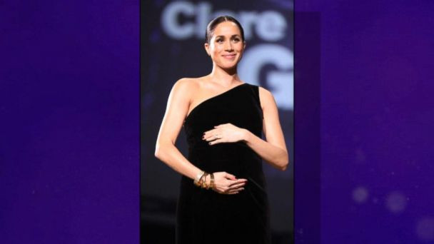 Người đẹp diện váy đen lệch vai sang chảnh đi sự kiện.