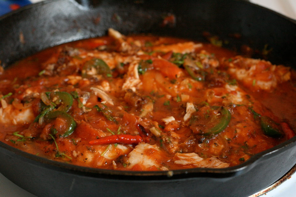 Pescado a la Veracruzana – Mexico: Đây là món cá phi lê om ngon nổi tiếng của thành phố ven biển Veracruz tại Mexico.Ảnh: Insider, Internet.