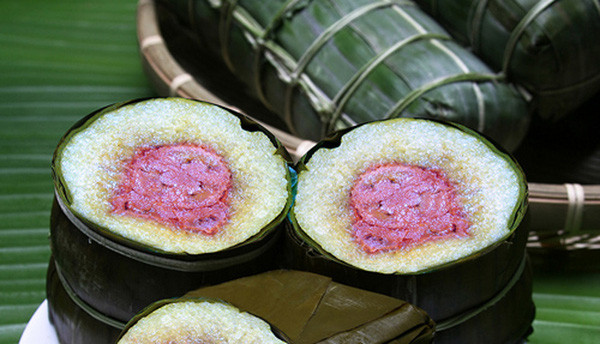 Ngoài ra, các nhà sản xuất bánh tét còn sáng tạo bánh tét nhân hạt điều, bánh tét chuối đậu đỏ...Ảnh: Internet.