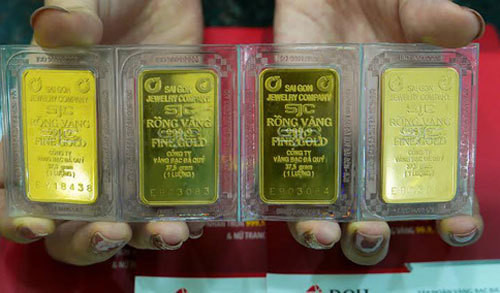 Gia vang hom nay 7/3: Dai gia thao chay, vang tut day