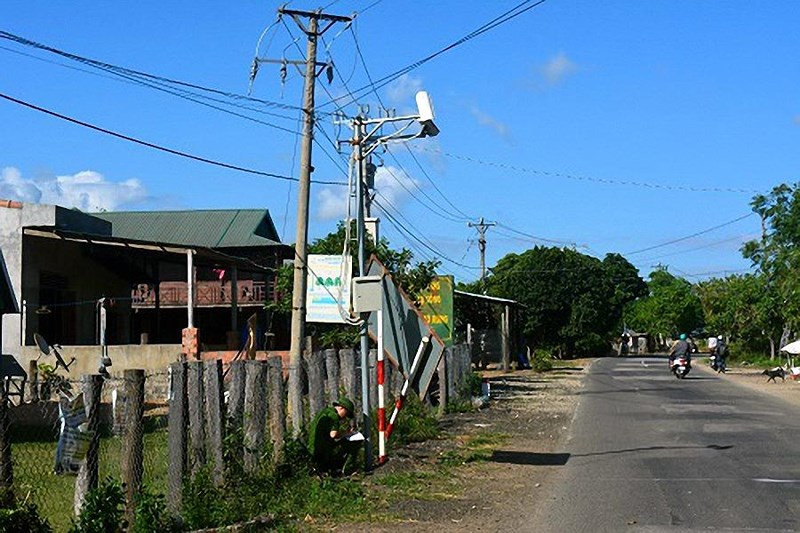 Say ruou, nem hong camera an ninh cua cong an