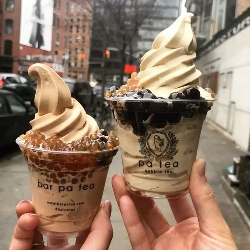 Ngoài loại kem que, còn có cả món kem tươi trân châu, một phiên bản đặc biệt đơn giản nhưng lại rất thu hút.