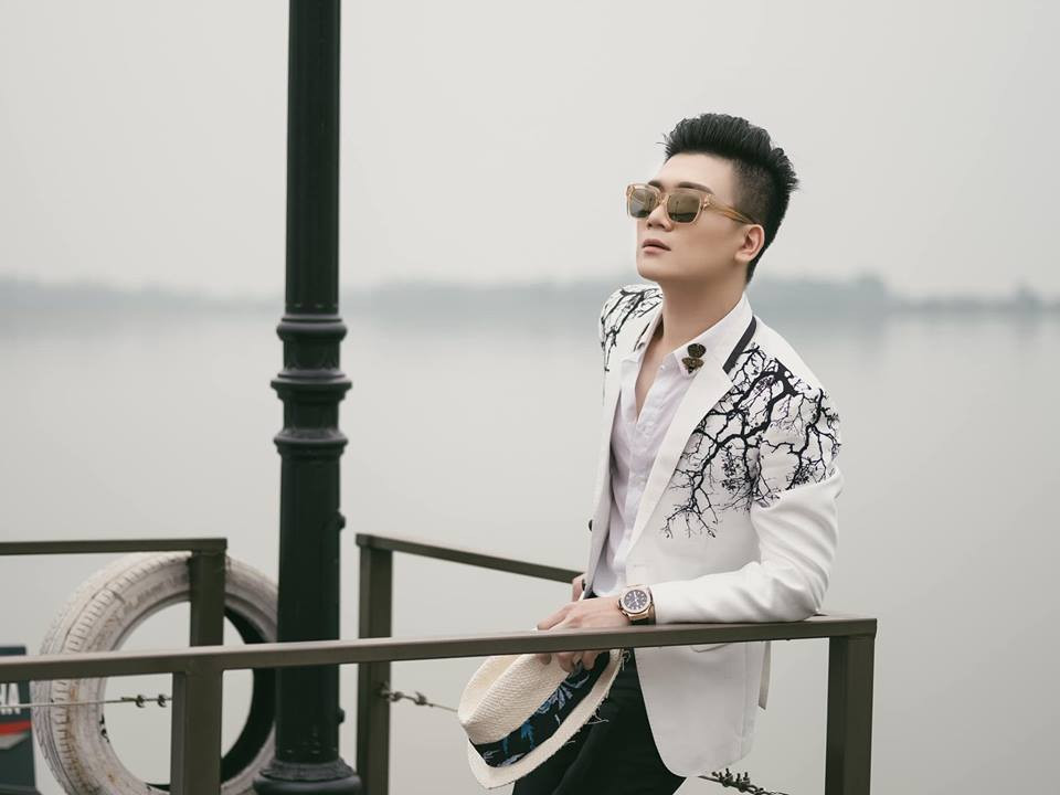 Cách ăn mặc trẻ trung của Quang Vinh khiến mọi người khó đoán được anh đã 30 tuổi. Ảnh: FBNV.