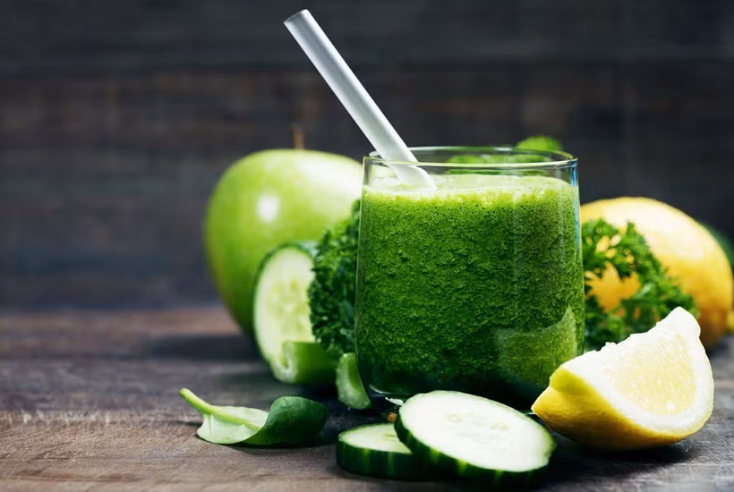 8. Tăng cường khả năng tiêu hóa: Uống nước dưa chuột giúp duy trì hệ tiêu hóa tốt do dưa chuột chứa hàm lượng chất xơ cao. Đặc biệt các chất xơ không hòa tan trong dưa chuột giúp thức ăn di chuyển qua đường tiêu hóa dễ dàng.