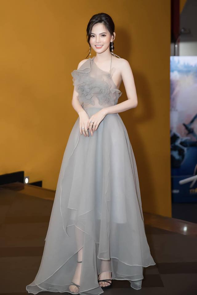 Phi Huyền Trang không chỉ sở hữu một thân hình cực kỳ bốc lửa mà còn có gu thời trang khá táo bạo.