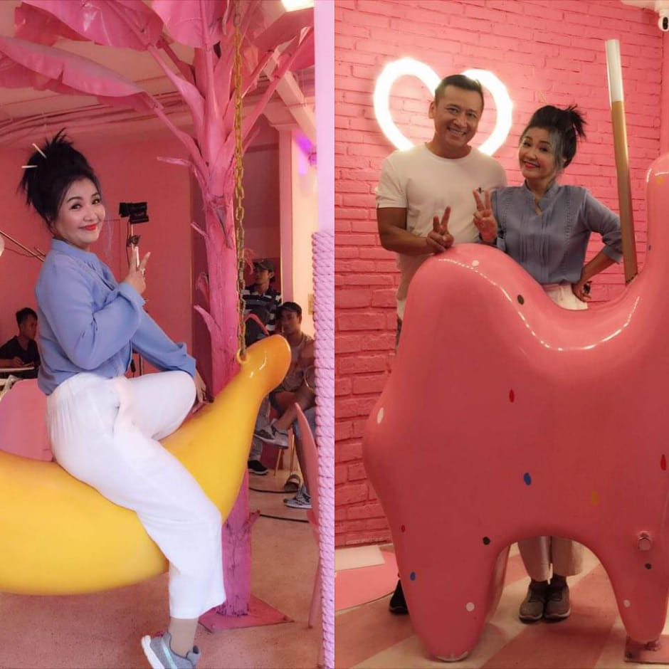 Chị diện áo sơ mi phối với quần trắng tạo nên hình ảnh người phụ nữ trẻ đẹp.