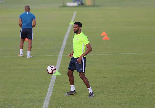 Thu quan DT Curacao “lanh gay” khi xem Viet Nam - Thai Lan “dau vo“