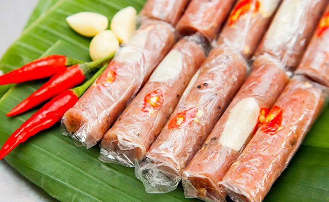 Nem Lái Thiêu:Một trong những đặc sản Bình Dương tiếp theo là món nem Lái Thiêu. Những miếng thịt nạc đùi tươi ngon, lược bỏ hết gân mỡ rồi cho vào cối quết nhuyễn, ướp muối rang, đường, bột ngọt, gia vị thích hợp sau ba ngày là có thể cảm nhận được vị chua ngọt bùi thấm nơi đầu lưỡi.