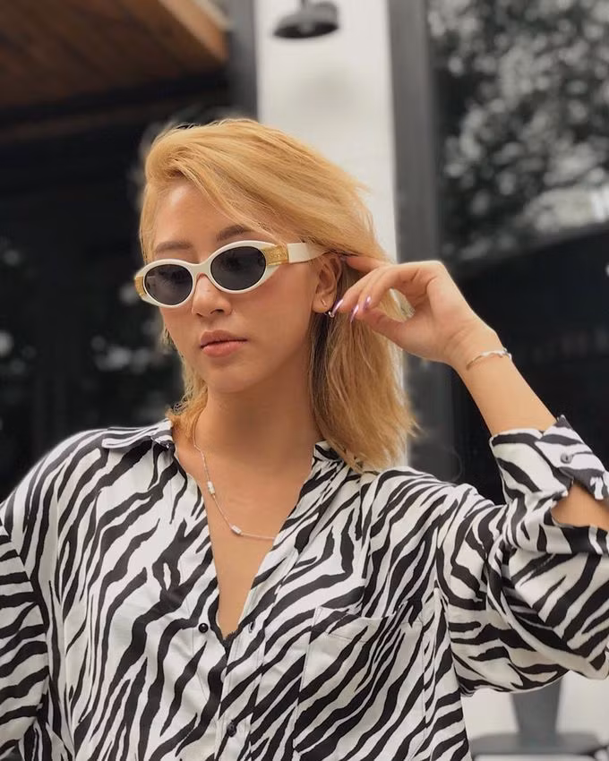 Màu tóc vàng hoe nổi bật của Quỳnh Anh Shyn vốn không phải ai cũng dám nhuộm.