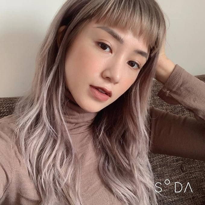 Hot girl Salim cũng nhuộm màu tóc xám khói trẻ trung, cá tính để đón Tết. Ảnh: Instagram, Facebook.