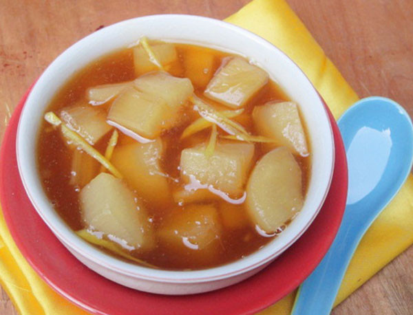 Bát chè sắn ngon bột không được quá đặc, không quá loãng, miếng sắn không được còn xơ, ăn mềm, bở, vừa đủ ngọt. Chè sắn chỉ múc vào chiếc bát con, không quá đầy, trước khi ăn cho thêm chút dừa nạo, cầu kỳ hơn thì thêm chút nước cốt dừa. Bát chè sắn bùi bùi, béo ngậy, thơm lừng chẳng những ấm bụng mà rất dễ gây nghiện.