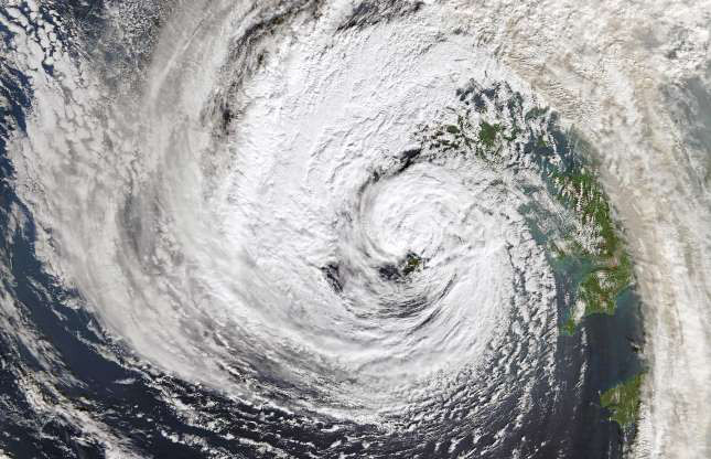 Cơn bão Ophelia, một trong những cơn bão "khủng khiếp" nhất đổ bộ Ireland trong thời gian gần đây.