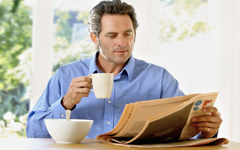 Theo dõi tin tức: Nếu theo dõi tin tức, bạn sẽ có kiến thức về những gì đang xảy ra xung quanh và điều này giúp bạn đưa ra quyết định khôn ngoan về việc có nên đi du lịch hoặc các hoạt động giải trí khác hay không.