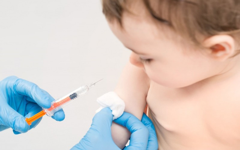 Tiêm vaccine là biện pháp tốt nhất hiện nay để chống lại các căn bệnh nhiễm trùng như tiêu chảy, sởi, cúm….