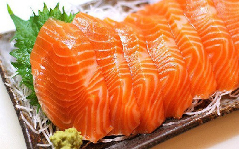 Cá hồi: Cá hồi chưa nhiều omega-3, một loại axit rất cần thiết trong việc xây dựng bộ não và đôi mắt thai nhi.