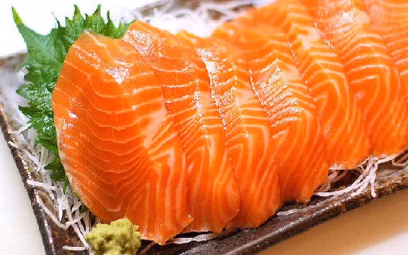 Cá hồi: Cá hồi chưa nhiều omega-3, một loại axit rất cần thiết trong việc xây dựng bộ não và đôi mắt thai nhi.