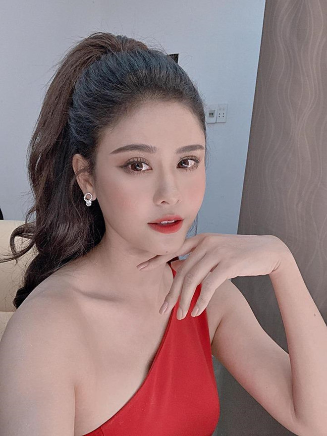 Bước sang tuổi 30 và là mẹ của cậu con trai 7 tuổi, nhưng Trương Quỳnh Anh vẫn xây dựng hình ảnh đầy trẻ trung, gợi cảm.