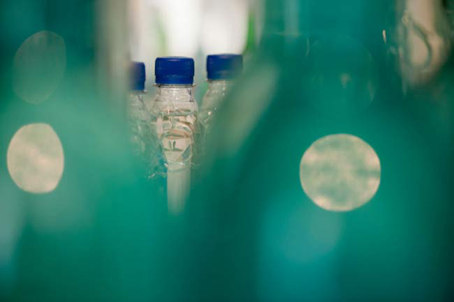 Bổ sung nước và chất xơ: Bạn cần bổ sung nước và chất xơ trước khi đến kì kinh nguyệt để hỗ trợ quá trình chuyển hóa estrogen của gan. Estrogen là nguyên nhân chính gây ra những triệu chứng tiền kinh nguyệt như đau bụng, đầy hơi và tâm trạng thất thường.