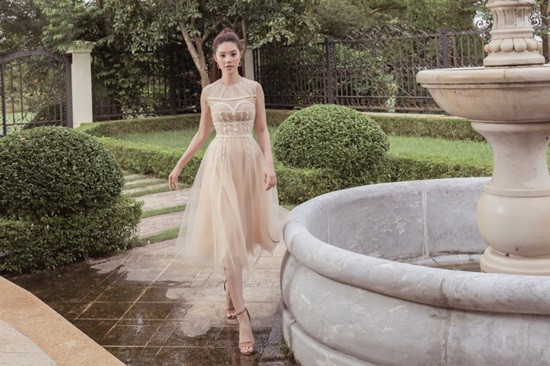 Cách phối đồ khi đơn giản, lúc cầu kỳ nhưng đều thể hiện gu thời trang tinh tế khiến Jolie luôn dẫn đầu trong top mỹ nhân mặc đẹp của Vbiz.