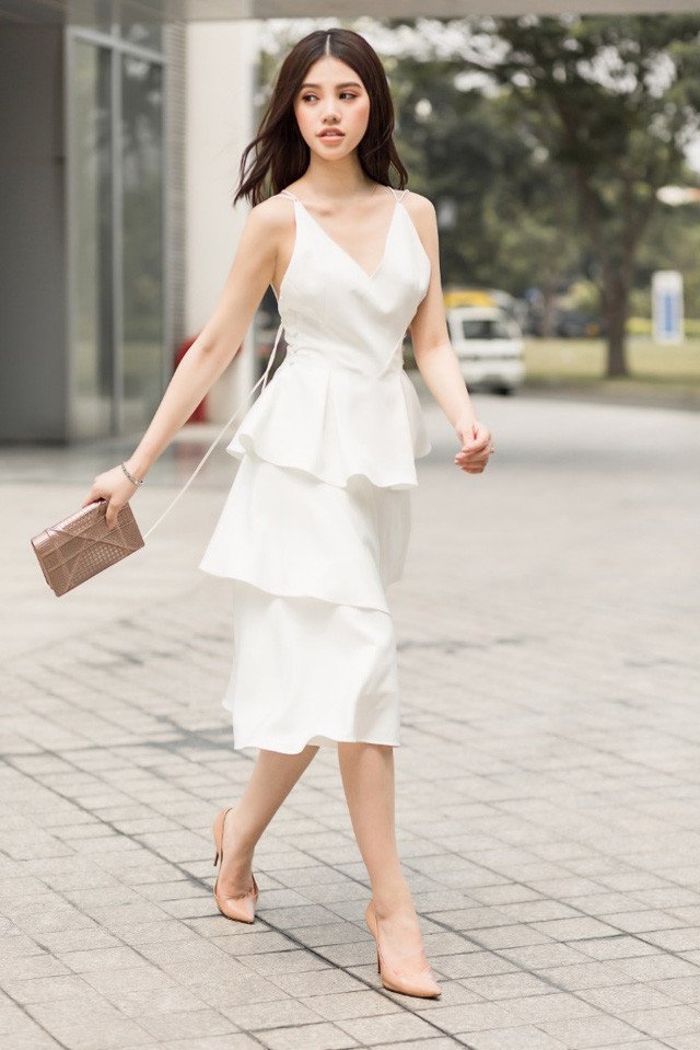 Dù từng thừa nhận muốn trải nghiệm nhiều phong cách khác nhau, song hình tượng của một hoa hậu thời thượng, sành điệu và sang chảnh mọi lúc, mọi nơi luôn được Jolie Nguyễn ưu tiên hàng đầu.