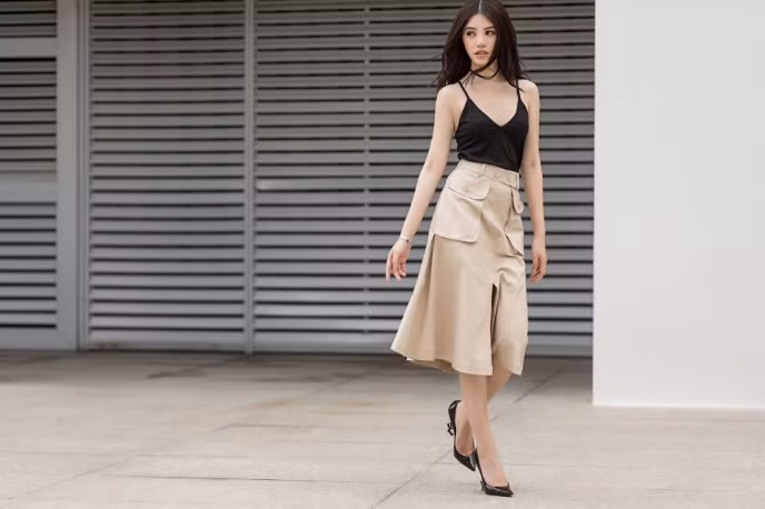 Chiều cao 1m70 cùng số đo 86 - 58 - 88 của Jolie Nguyễn cũng là điều khiến mọi người phải xuýt xoa. Bên cạnh đó, phong cách thời trang đẳng cấp chẳng kém gì fashionista giúp cô nàng luôn là nhân vật được săn đón tại các sự kiện thời trang.