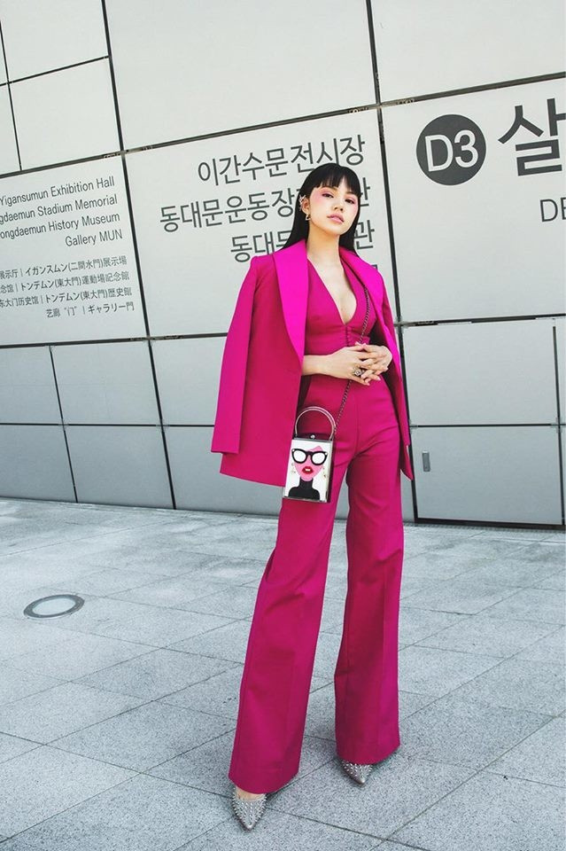 Tiểu thư nhà giàu 21 tuổi này sở hữu gương mặt xinh đẹp cùng thần thái sang chảnh rất thu hút.