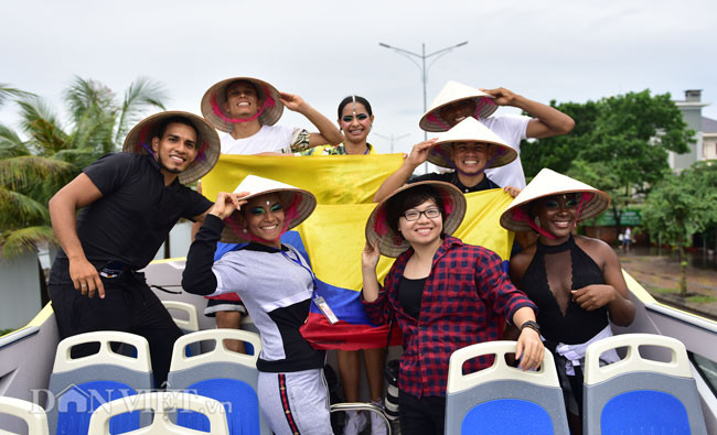 Xe được trang bị Wifi miễn phí, du khách có thể lập tức chia sẻ những hình ảnh sống động, thời khắc đáng nhớ trong hành trình của mình.