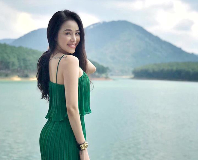 Bạn gái Anh Vũ được dân mạng nhận xét sở hữu gương mặt xinh đẹp, vóc dáng quyến rũ.