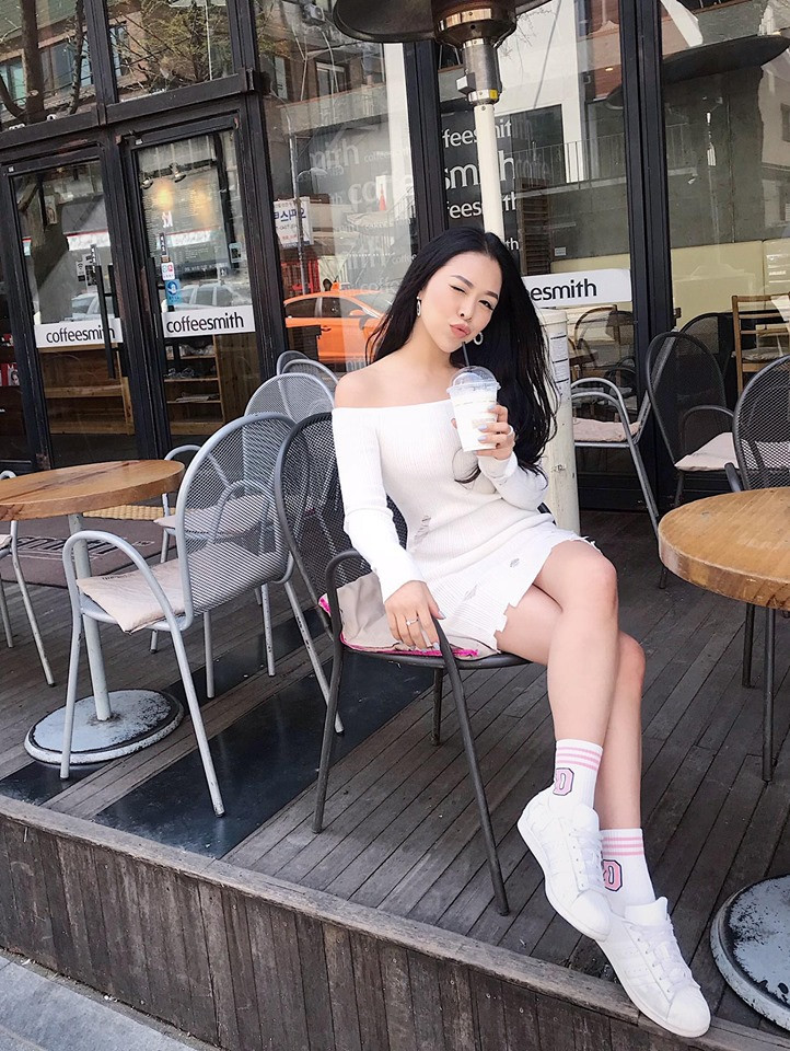 Hằng Phạm thường ăn mặc gợi cảm cuốn hút.