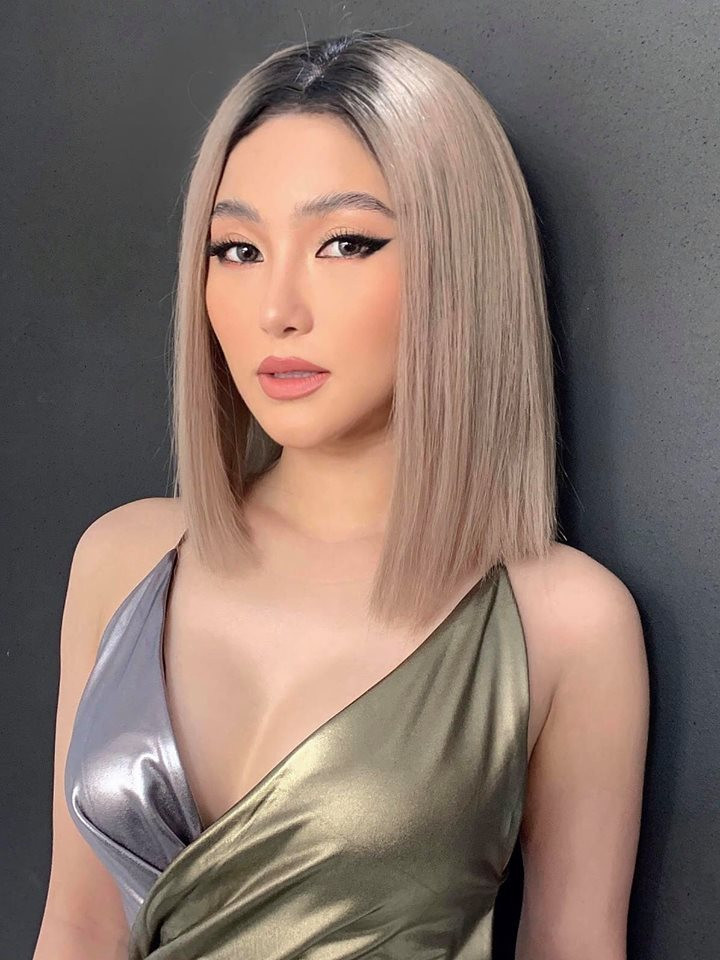 Diện mạo mới của nữ ca sĩ được nhiều người hâm mộ khen ngợi và gọi cô là búp bê Barbie.