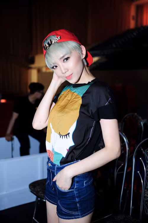 Ca sĩ Tóc Tiên cũng khá hợp với màu tóc nổi bật này. Ảnh: Facebook.