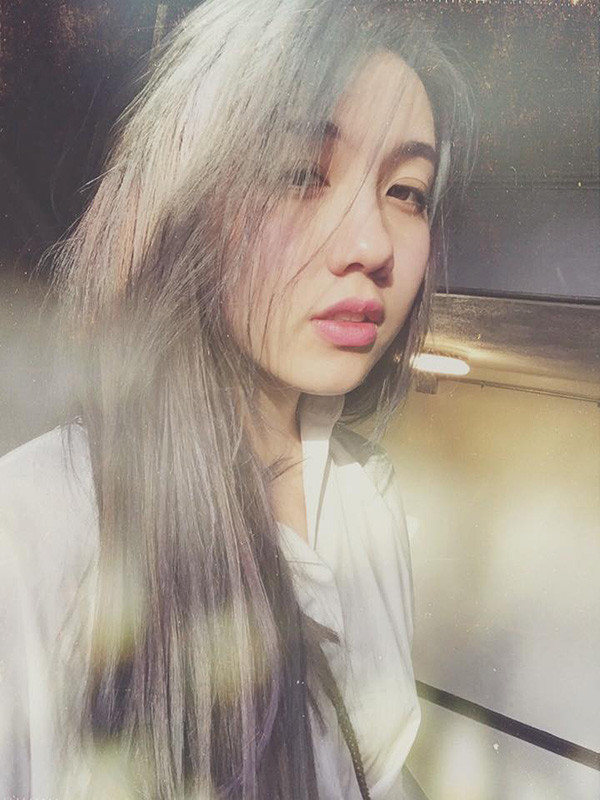 Màu tóc bạch kim cũng từng được hot girl Mie thử qua.