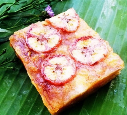 Bánh chuối đặc sản Lục Yên: Bánh được chế biến chủ yếu từ chuối và bột gạo mới. Để làm được một chiếc bánh chuối thơm ngon, giữ được hương vị nguyên vẹn của chuối sắc đẹp mất rất nhiều công sức. 