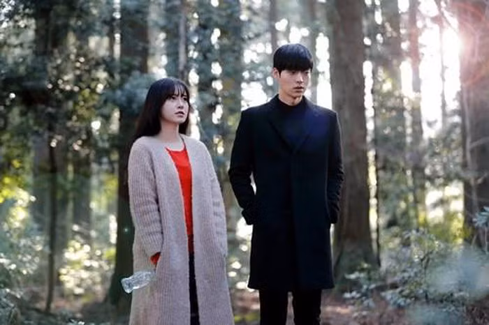 Nhìn cách ăn mặc trẻ trung của Goo Hye Sun thì không ai nghĩ cô già hơn chồng tới 3 tuổi. Ảnh: Allkpop, Koogle.