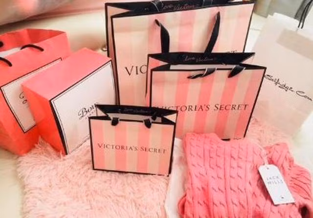 Nu sinh vien cap ke “bo nuoi” de duoc bao tien sang chanh-Hinh-3