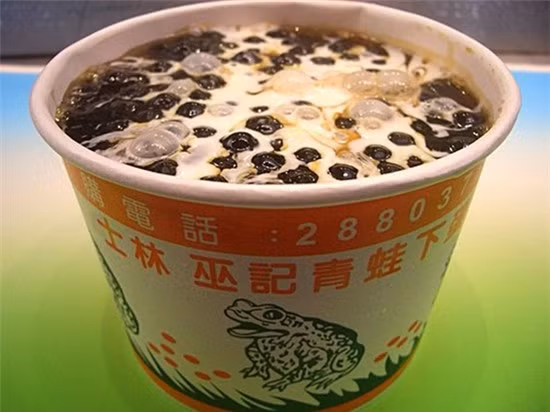 Ếch đẻ trứng: Mới nghe tên, chắc chắn nhiều người sẽ nghĩ đây là một món ăn được làm từ thịt ếch. Nhưng khi ghé vào một tiệm bán ếch đẻ trứng, bạn sẽ 'trố mắt' khi nhìn thấy món này, thậm chí hoài nghi không biết mình đã gọi đúng món chưa.