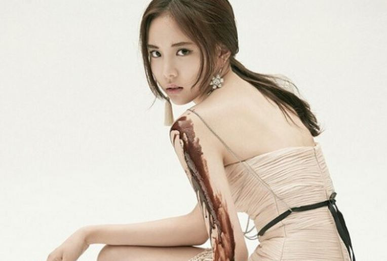 Đôi khi, cô nàng cũng ghi điểm với váy hai dây gợi cảm.