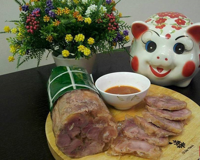 Giò đà điểu được nhiều người tìm mua không chỉ bởi hương vị thơm giòn, không ngấy, dễ ăn mà còn bởi lợi ích của thịt đà điểu. Thịt đà điểu sạch, chứa nhiều dinh dưỡng và đặc biệt là mỡ không no.