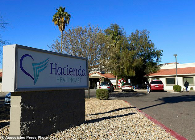 Vu benh nhan song thuc vat bong mang bau tiep tuc gay soc o My-Hinh-2