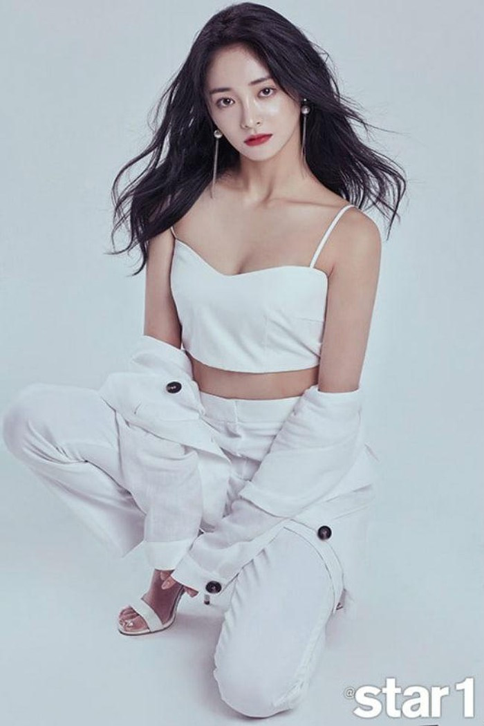 Ngoài tài năng ca hát, diễn xuất thì Châu Khiết Quỳnh còn là một người mẫu ảnh nổi tiếng.