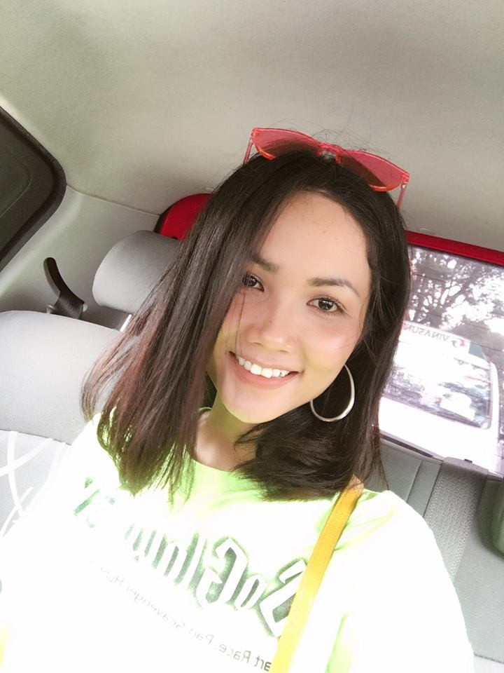 Trước đây, nàng hoa hậu này nuôi tóc dài khá dịu dàng, nữ tính. Ảnh: FBNV.