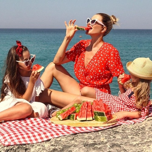 “Ba ngoai goi cam nhat the gioi” U50 van giu voc dang boc lua