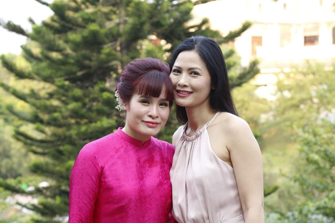 Trái ngược hình ảnh già nua, buồn bã trên phim, Thúy Hà ngoài đời ăn mặc trẻ trung ở tuổi 41.