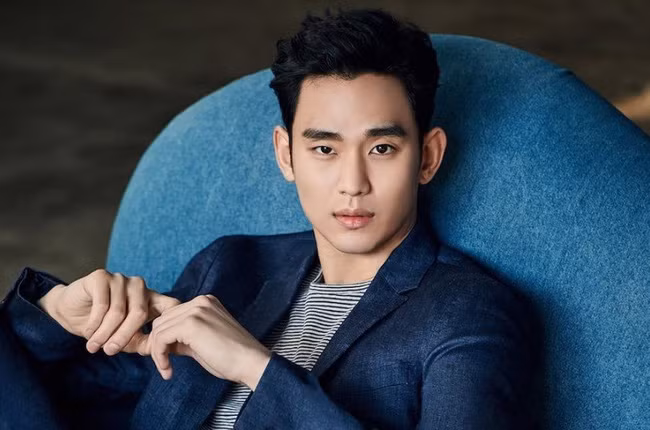 Cách phối đồ nam tính cộng với thần thái hút hồn Kim Soo Hyun ghi điểm trong mắt các fan nữ. Ảnh: Internet.