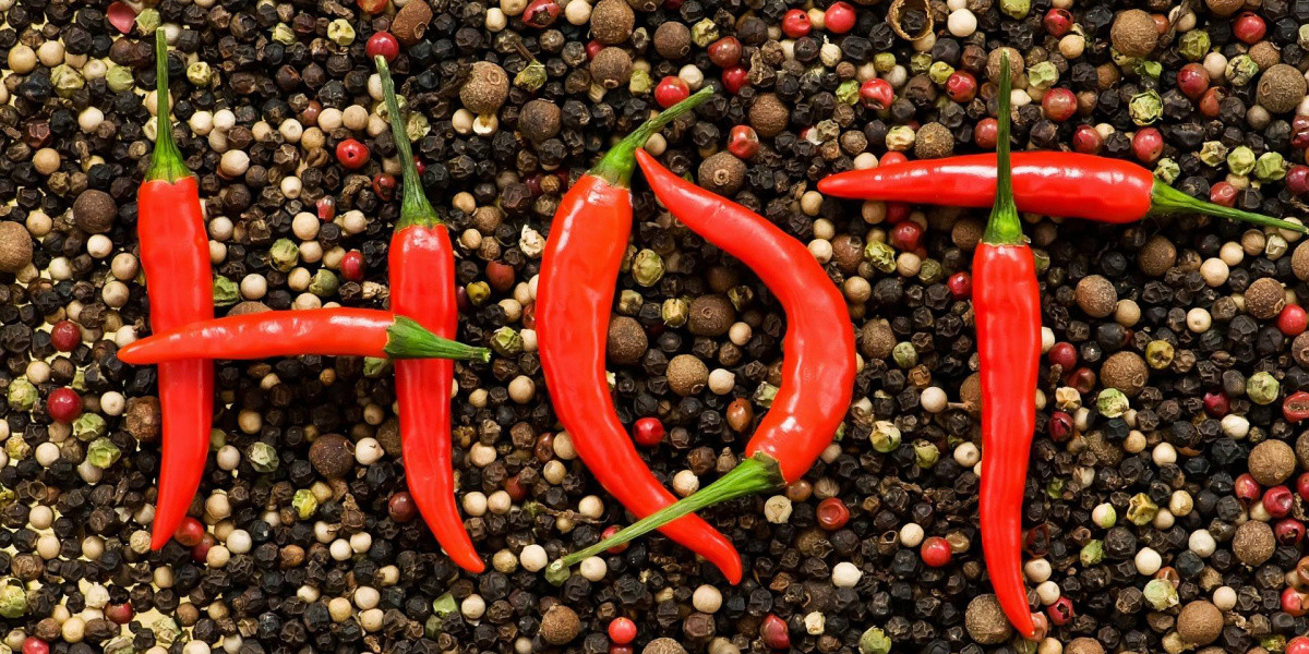 Ngoài ra, khi mắc bệnh đau mắt đỏ, bạn nên tránh ăn những loại thực phẩm kích thích và có vị nóng như hành tỏi, hẹ, ớt cay, thịt dê… tránh những loại thức ăn tanh như cá chép, cá mè, tôm và cua…Ảnh: Internet.