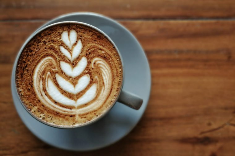 Cà phê: Đây là thực phẩm không tốt cho giấc ngủ vì nó chứa lượng caffeine lớn gây mất ngủ.