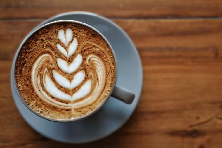 Cà phê: Đây là thực phẩm không tốt cho giấc ngủ vì nó chứa lượng caffeine lớn gây mất ngủ.