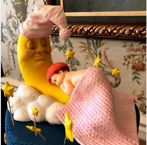 Ông trăng cùng bé ru giếc ngủ ngon.